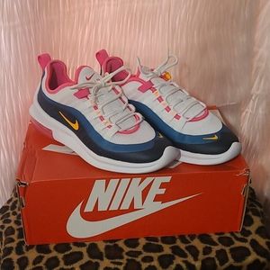 WMNS Nike Air Max Axis